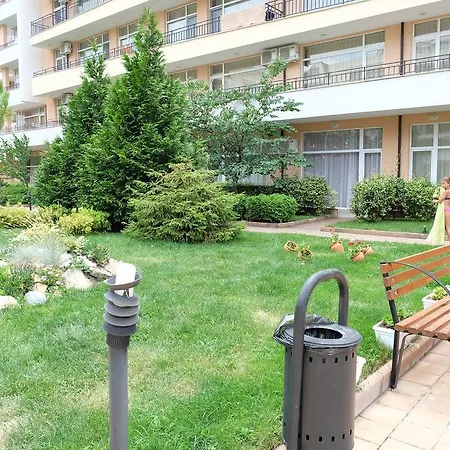 Grand Kamelia ساني بيتش
